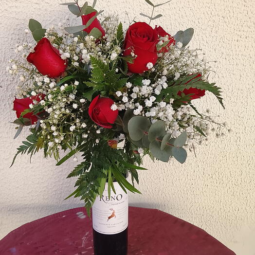 Arranjo de Flores no Vinho