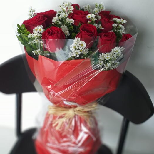 Buquê com 12 rosas vermelhas