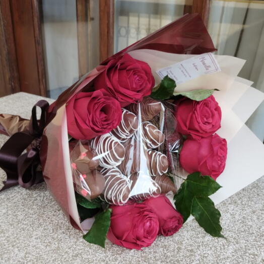 Buquê de Morango (12 un + 6 Rosas)