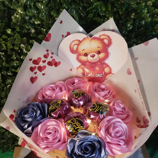 Buquê Rosas de Cetim com Bombons