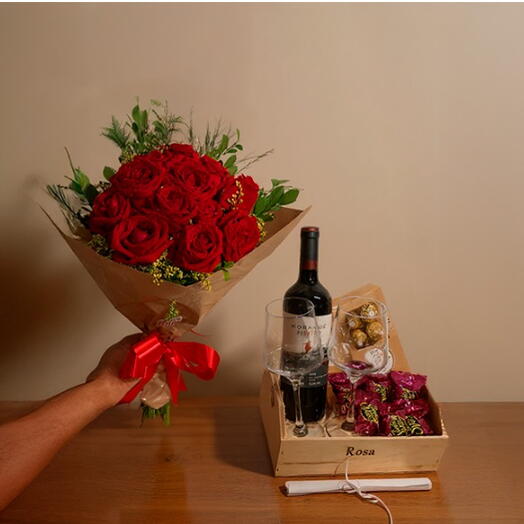 Caixote romântico - vinho ,chocolates e flores