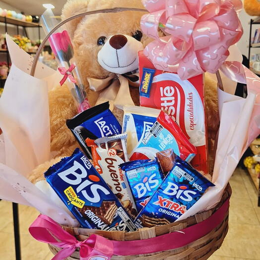 Cesta C/ Chocolate e Rosa Artificial