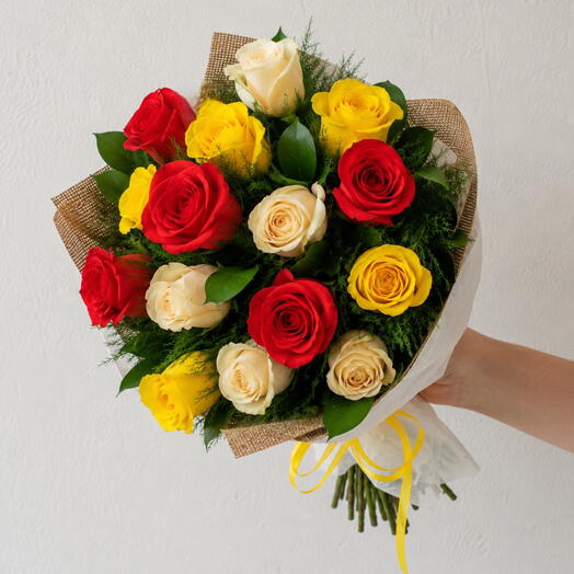 Buquê De Rosas Vermelhas, Amarelas E Salmão