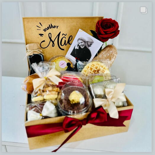 Cesta Cafe de manhã Dia das mães na caixa letrering 2024