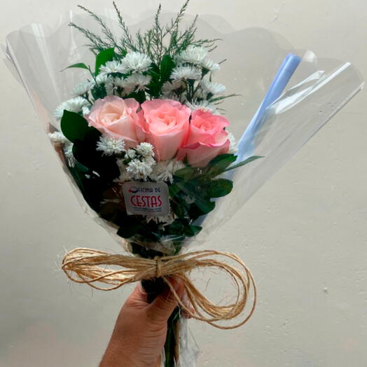 Mini Buquê com 3 Rosas - Escolha a Cor da Sua Preferencia: Uma Cor Para Cada Ocasião