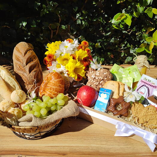 Cafe da Manhã na Cama com Colomba e Caneca