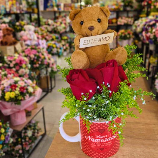 Caneca com Rosa Vermelha e Mini Pelucia