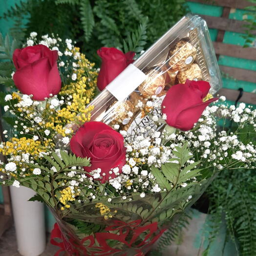 Bouquet 4 Rosas com Ferrero Rocher 8 unid
