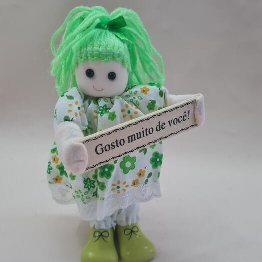 Boneca verde pode ser substituida por outra cor e outra frase