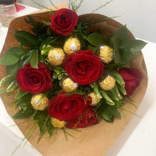 Buque com Rosas e Chocolates