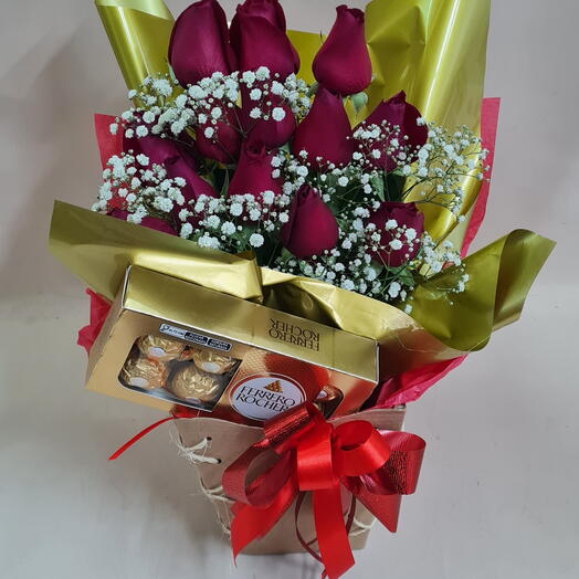 Arranjo com 10 Rosas e Ferreiro