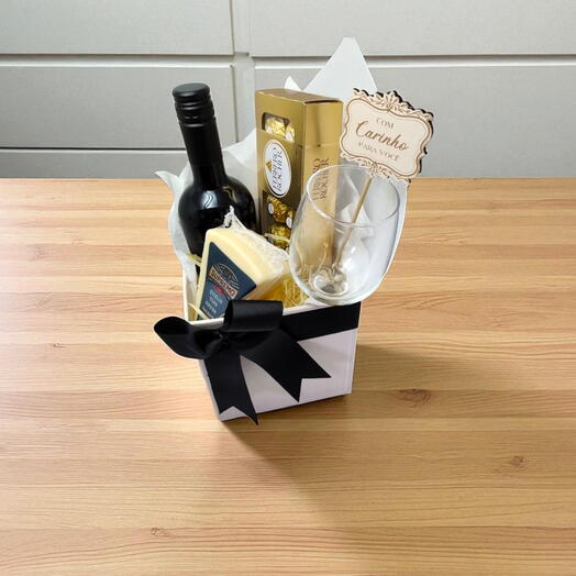 7. Cesta de vinho G, Taça e Queijo