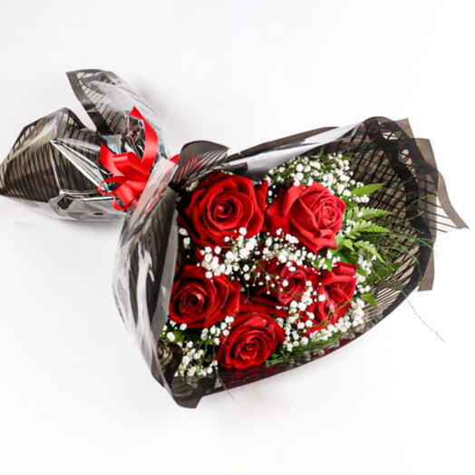 Buque Black com 6 Rosas vermelhas