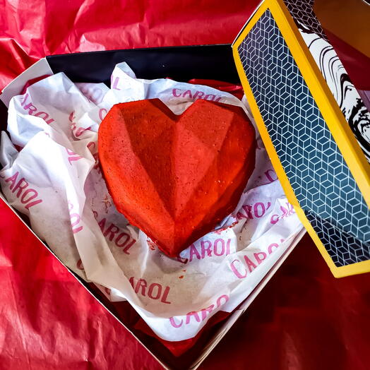 Coração de Chocolate Recheado Lapidado em Embalagem de Coração