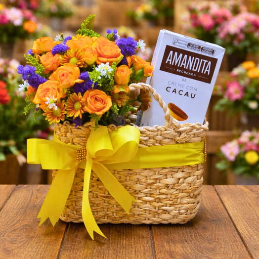 Cesta com Flores na Caneca Floresça e Amandita Recheada