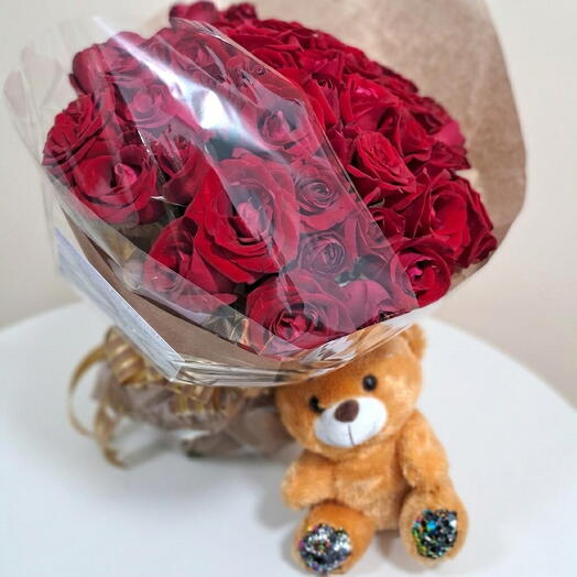 Buque de 50 Rosas e Urso de Pelucia