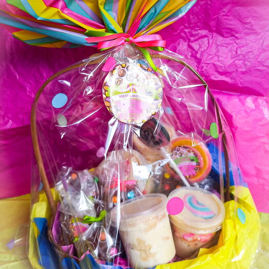 Cesta de doces e chocolates