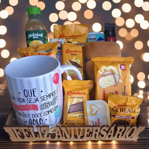 Cesta de Cafe da Manhã e tarde "Feliz Aniversario" com Caneca Personalizada