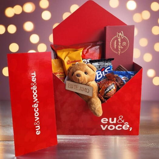Cesta Chocolates, Guloseimas e Cacau Show "Eu e Você" com Urso "Eu te Amo"
