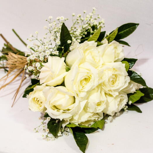 Buque 12 rosas brancas