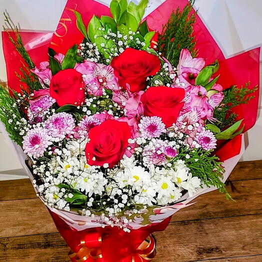 Buquê 4 Rosas Vermelhas