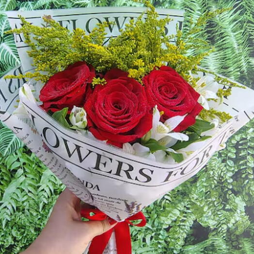 Buquê de 3 Rosas Colombiana com Astromelias
