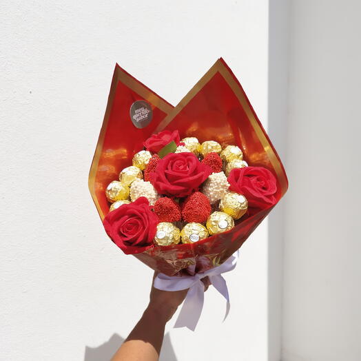 Dia das Mães - Buquê com morangos, rosas e Ferrero Rocher Graciosa + kit