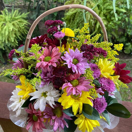 Cesta de flores do campo