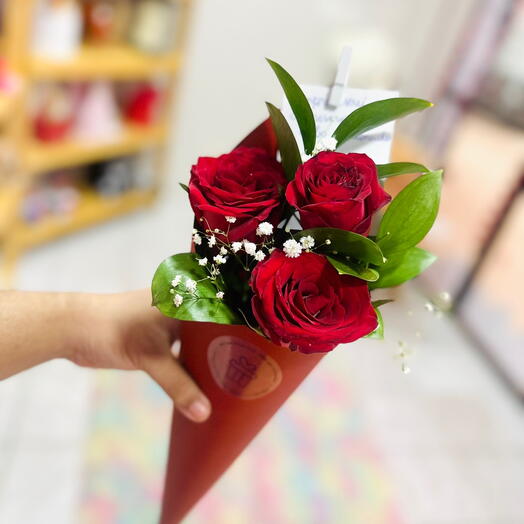 Mini buquê 3 rosas vermelhas 🌹