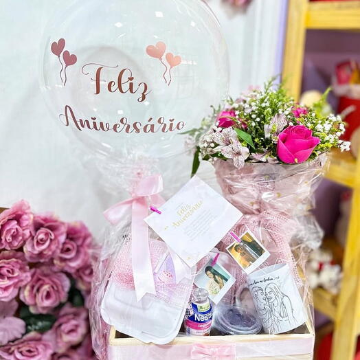 Cesta de cafe da manhã G com Buquê e balão personalizado  💐