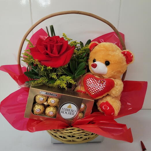 Cesta Pelucia e Chocolates