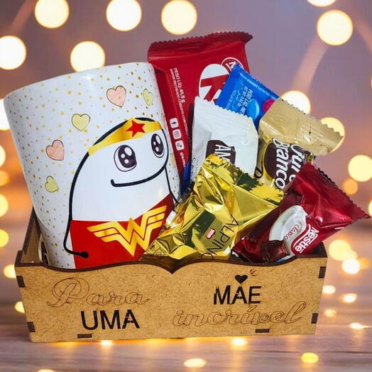 Cesta Dia das Mães "Para uma Mãe Incrivel" de Chocolates e Caneca Guerreira e Mãe coleção flork