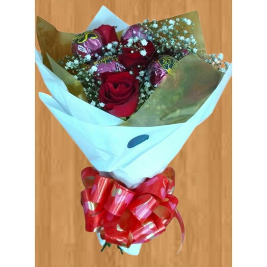 Buquê 5 Rosas e 5 Sonho de Valsa