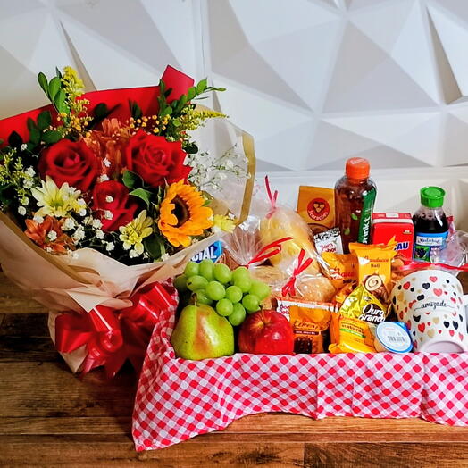 Cesta de Cafe da Manhã com flores e caneca