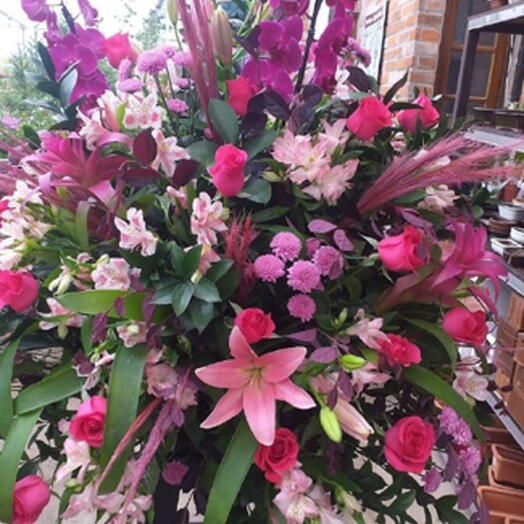 Arranjo para mesa de doce mix de flores nobres