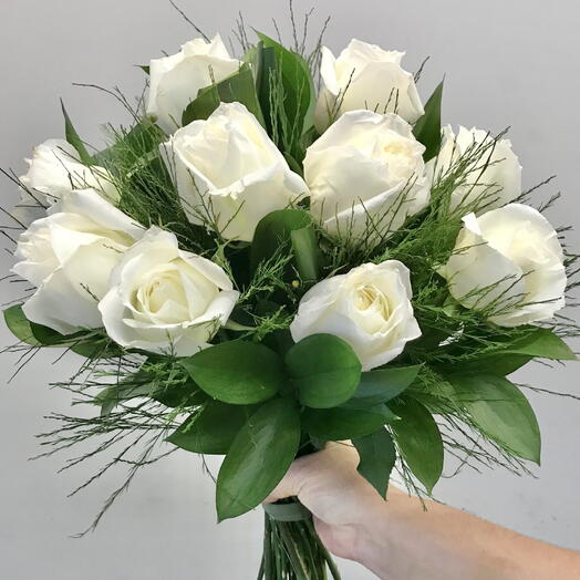 bouquet classico de 12 rosas brancas