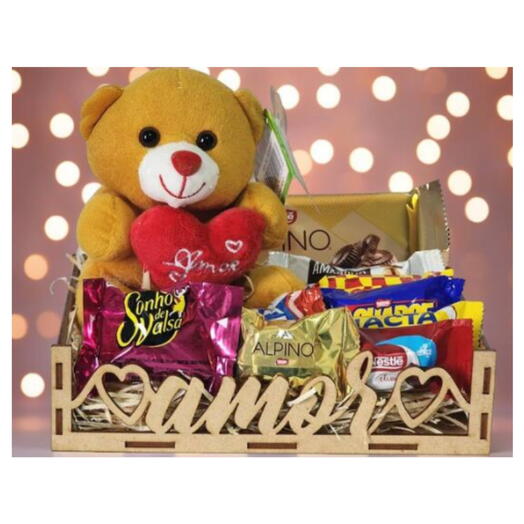 Cesta de Chocolates " Amor " com Pelucia com Coração "Amor" Para Encantar