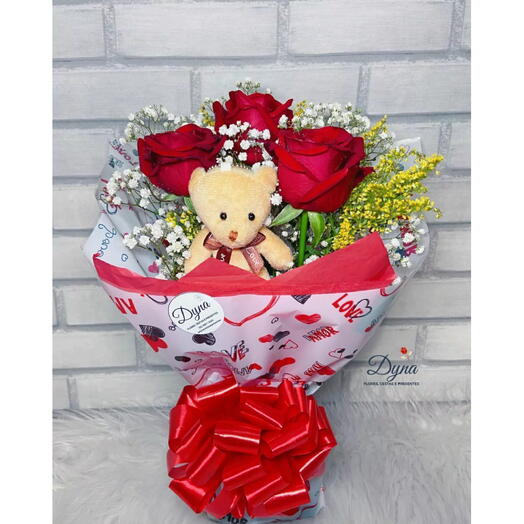 Mini Buquê Com Rosas E Ursinho Chaveirinho
