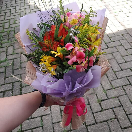 Ramalhete Misto de Alstromerias