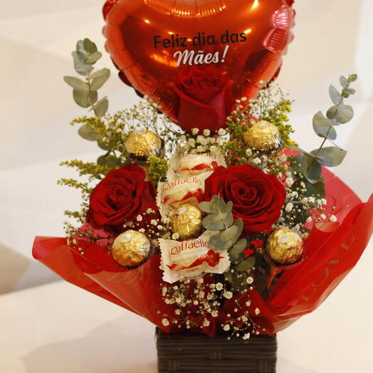 Cachepo de Rosas Vermelhas com Chocolates - Doçura de Mãe