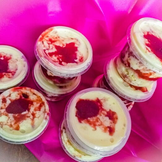 Bolo no pote 6 unidades sabor ninho com geleia de morangos ou chocolate trufado