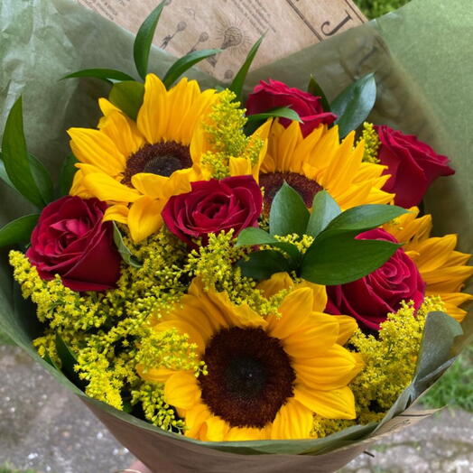 Buquê de Girassois e Rosas Vermelhas