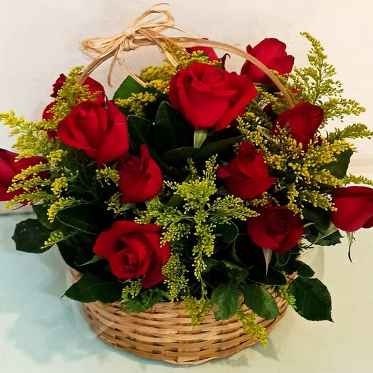 Cesta Com Rosas e Chocolates