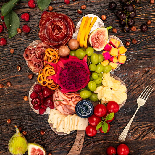 TABUA DE QUEIJOS E FRIOS NO FORMATO FLOR