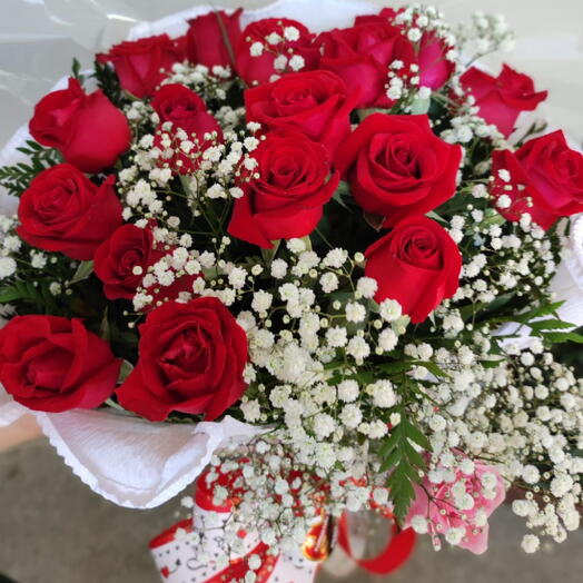 Buquê com 24 rosas