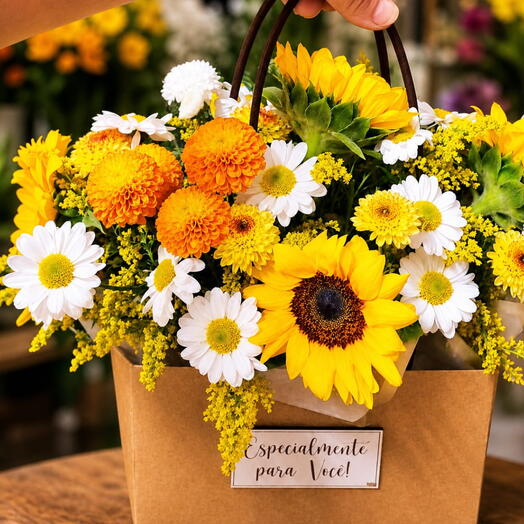 Arranjo bolsa craft com flores dos campo
