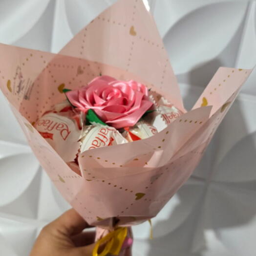 Buquê 1 Rosa Eterna e Bombons Raffaello