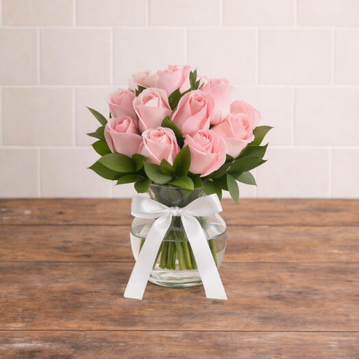 Arranjo de 10 Rosas Rosadas em Vaso de Vidro | La Floricultura