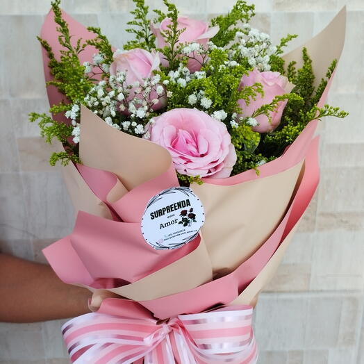 BUQUÊ GRANDE 4 ROSAS COR DE ROSA