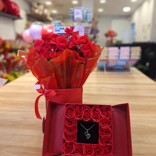 Kit C/ Plaquinha de Chocolate Cacau Show + Colar Te Amo